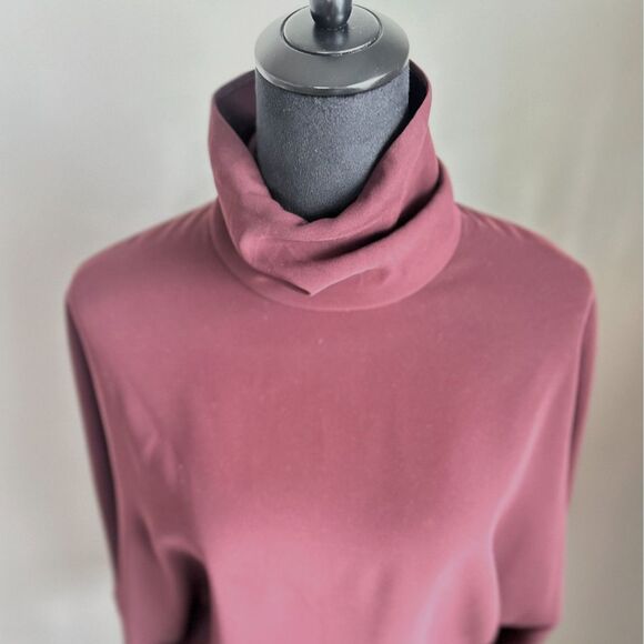 McQ Alexander McQueen Women's Crepe Oxblood Turtleneck Cropped Top Size 6 - Picture 7 of 14